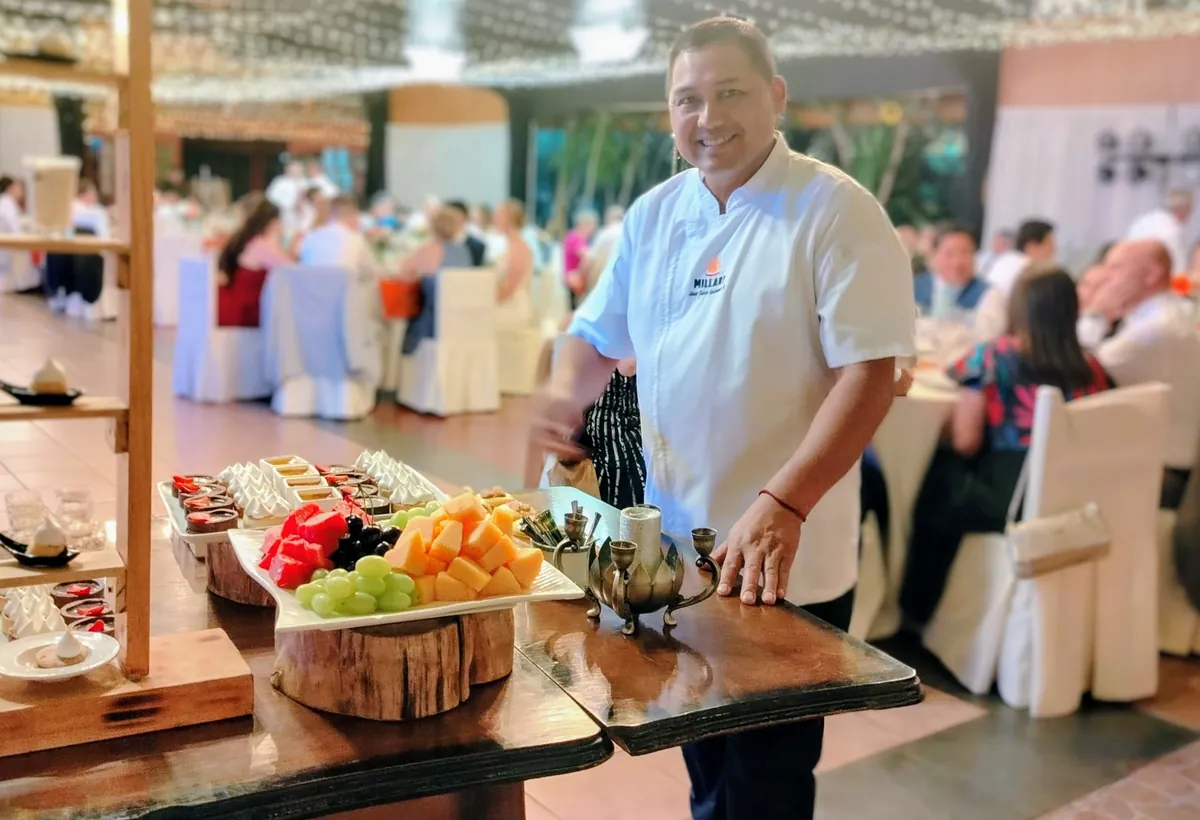 Chef Millary en buffet para celebración