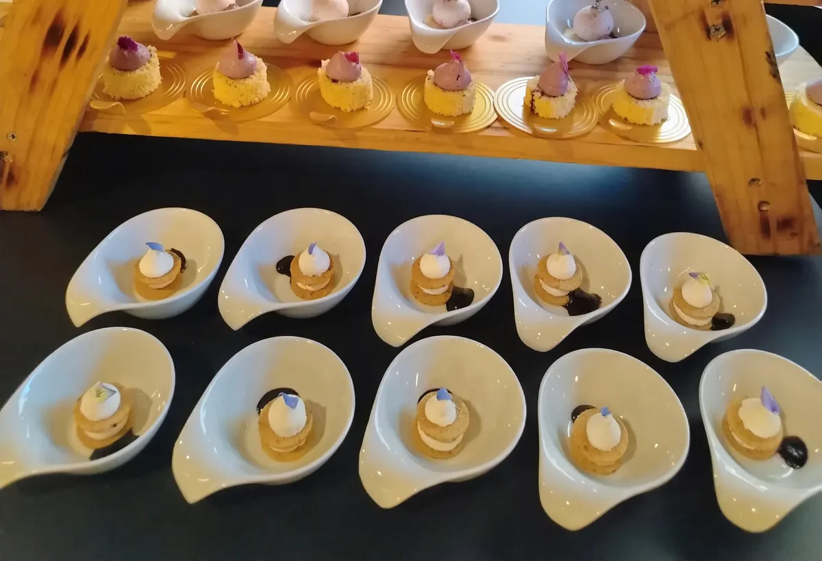 Montaje dulce con postres individuales